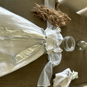 Angel Halloween costume with wings and wig.  Fits 6-10 year old